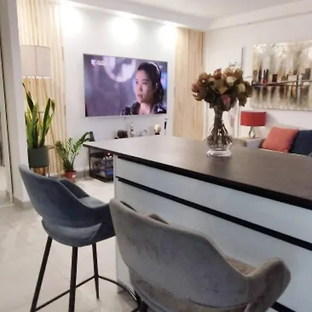 Apartment Elegant Warm 2 Bedroom In The 15th District Of