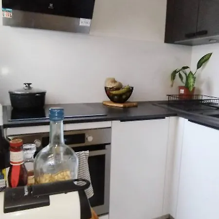 Apartment Elegant Warm 2 Bedroom In The 15th District Of
