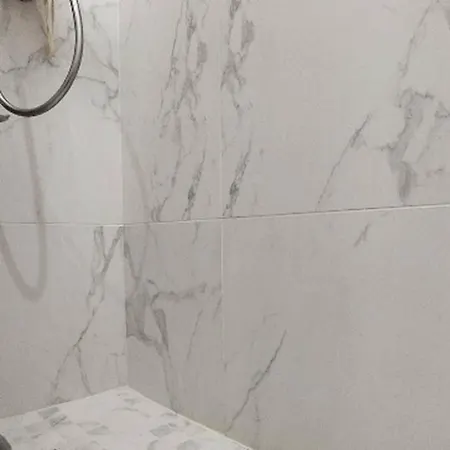 Elegant Warm 2 Bedroom In The 15th District Of *