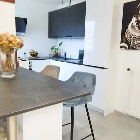 Elegant Warm 2 Bedroom In The 15th District Of Apartment