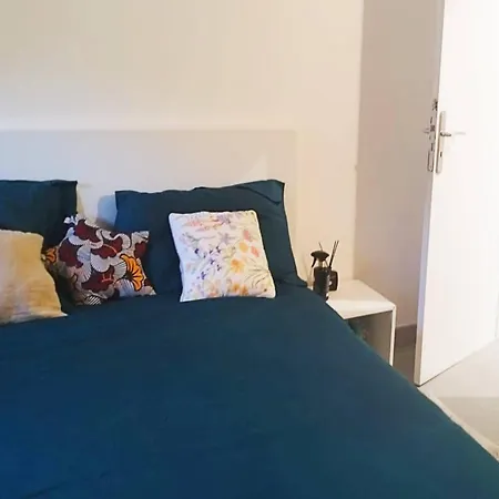 Elegant Warm 2 Bedroom In The 15th District Of *