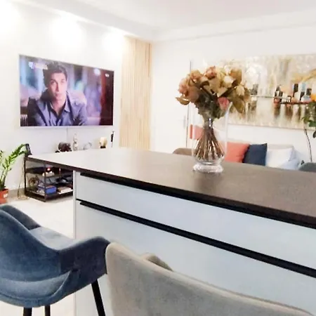 Elegant Warm 2 Bedroom In The 15th District Of Paris