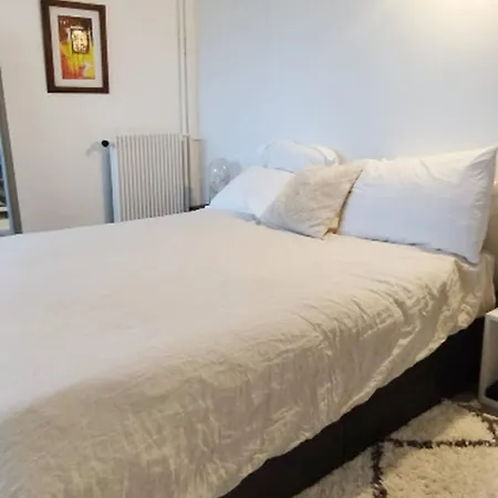 Elegant Warm 2 Bedroom In The 15th District Of *